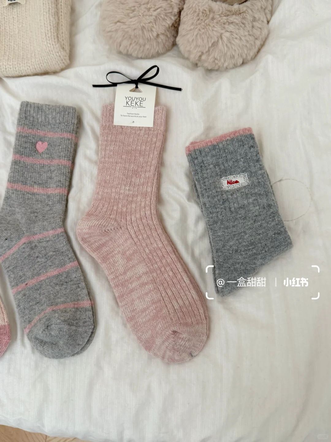 奶呼呼的灰粉色羊毛袜💭冬天穿也太韩了吧～