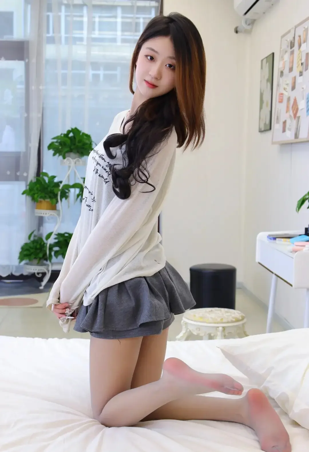 坐在家里的午后，和小猫一起吸吸阳光~