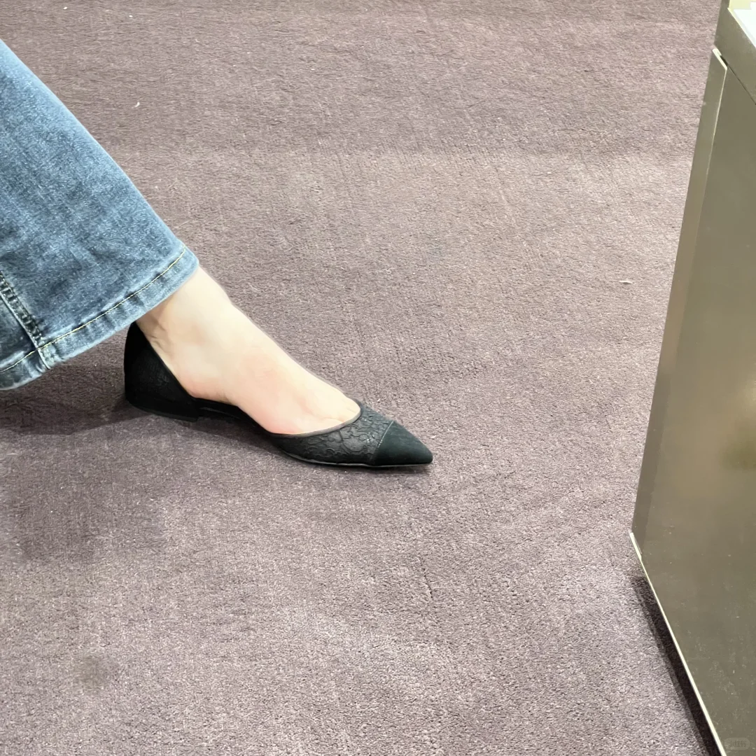 好喜欢JC这款黑色蕾丝高跟鞋～