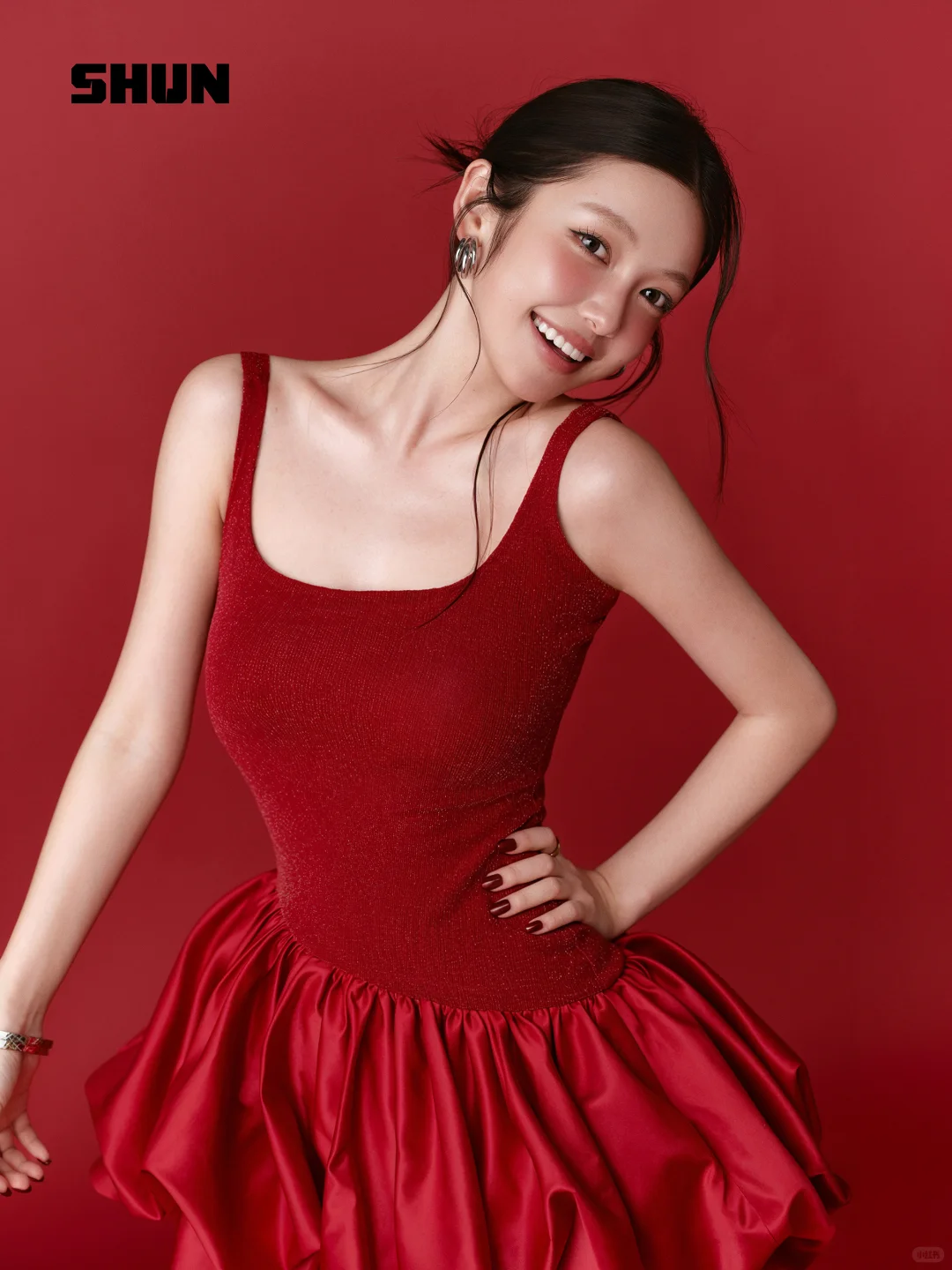 🔥今天是甜美辣妹红｜闭眼微笑的自信瞬间