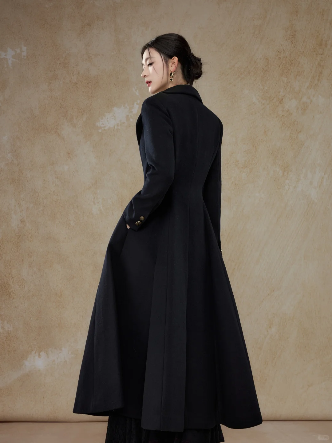 知苏ZHISU｜被光吻过的优雅轮廓