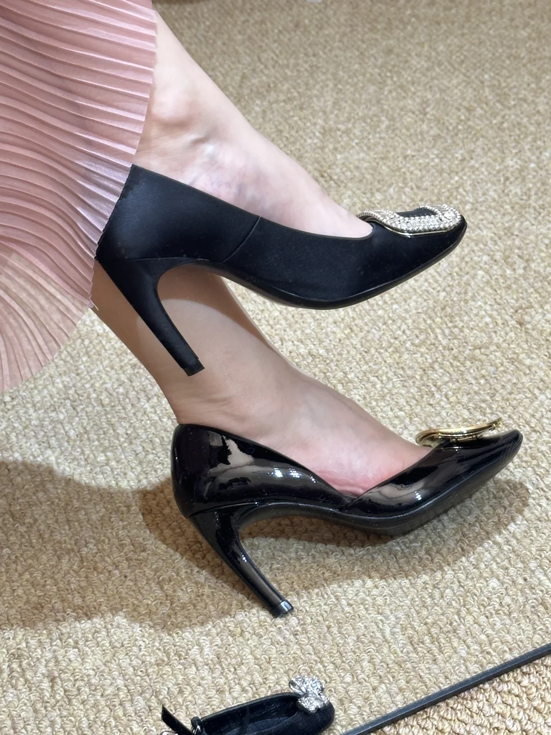 姐妹们！这双黑色高跟鞋真的太绝了！！