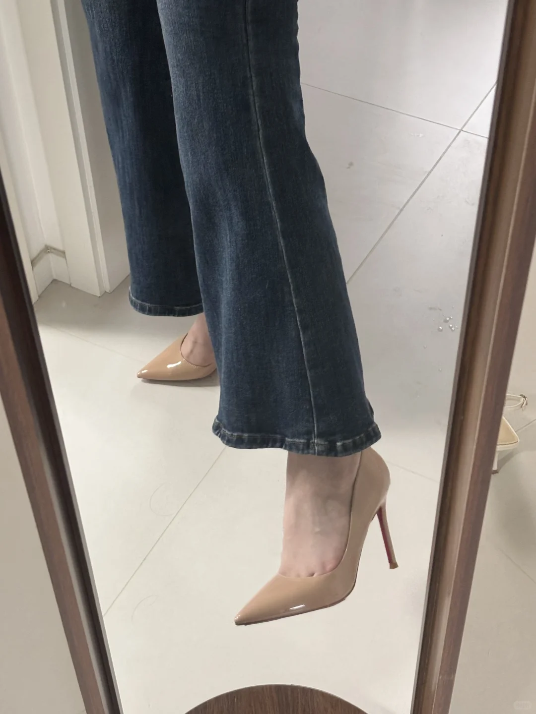 没有人能拒绝红底裸色高跟鞋！👠👠👠