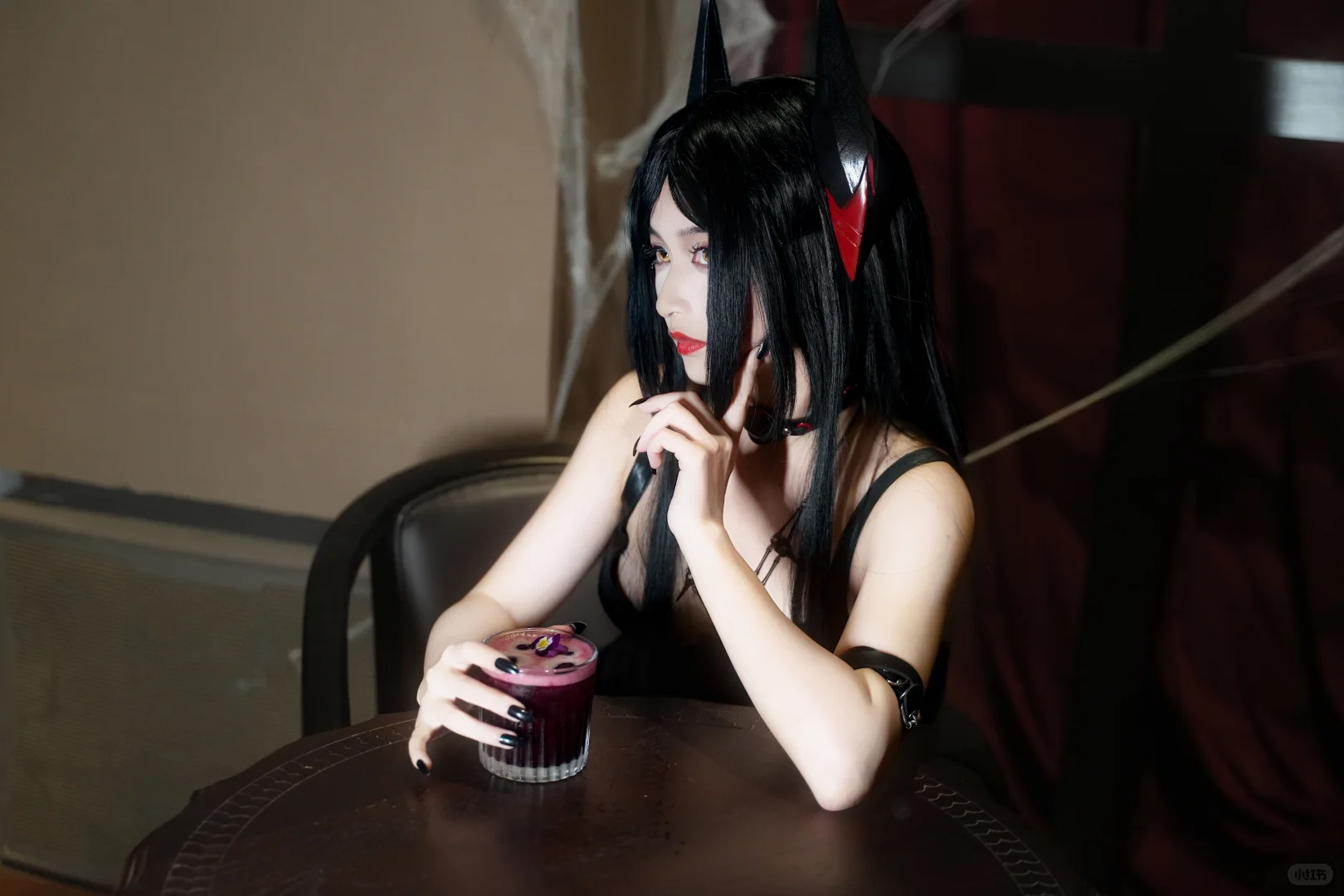 只有三种颜色的女人