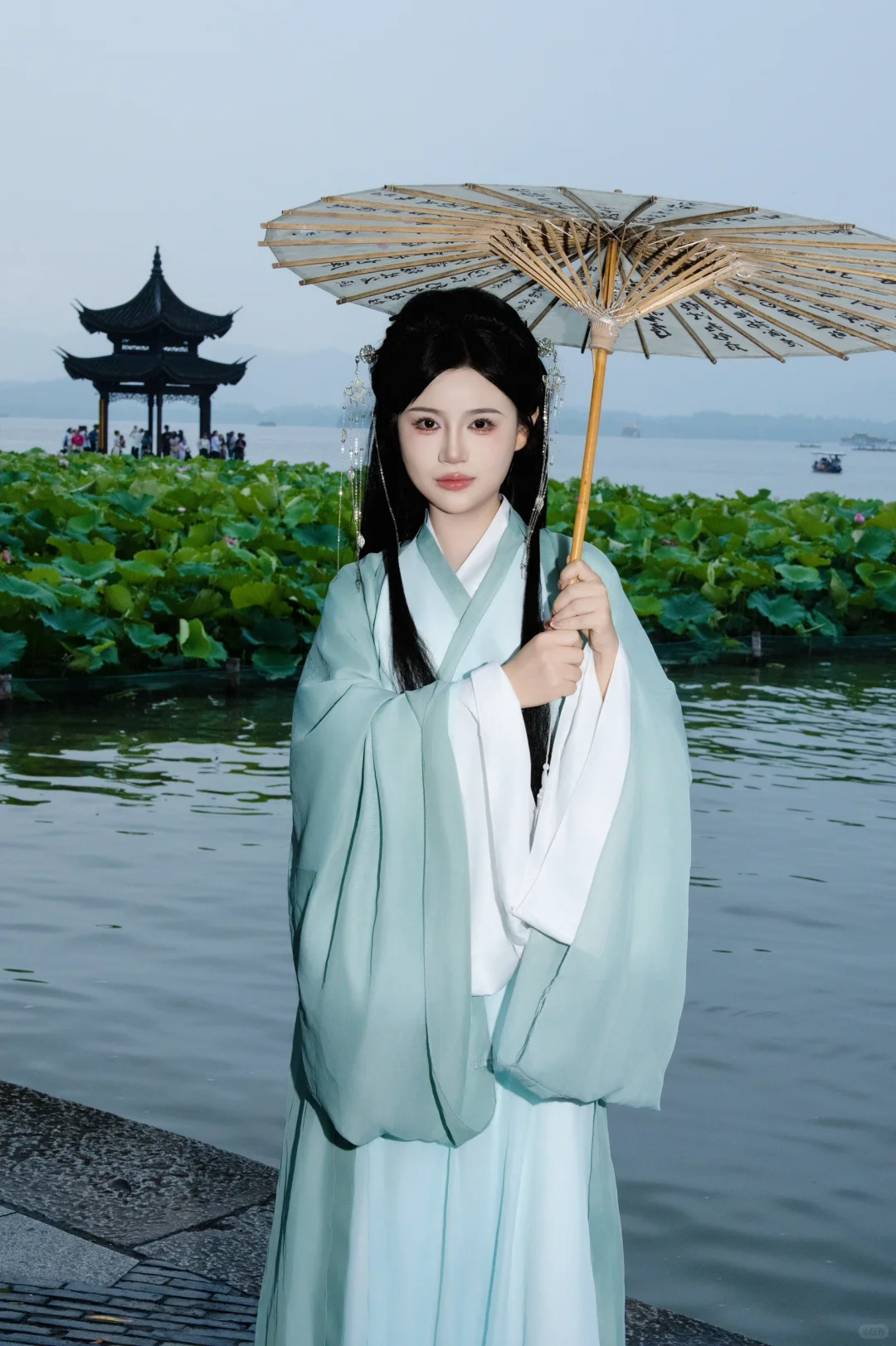 来西湖边拍汉服了、188💰西湖汉服写真、