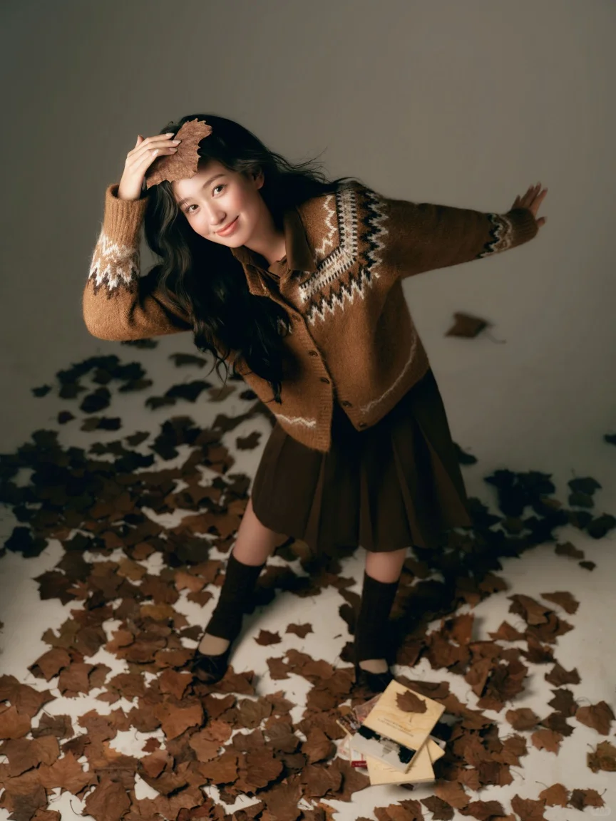 文艺少女写真｜在书页与落叶间定格温柔