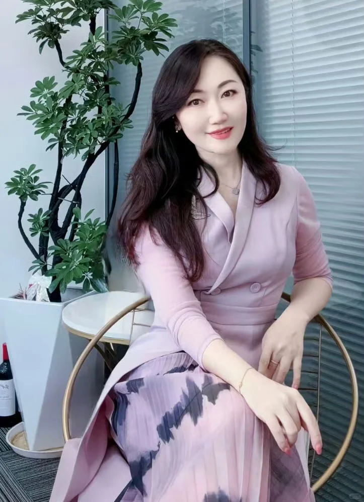 有气质的中年职业女性穿搭