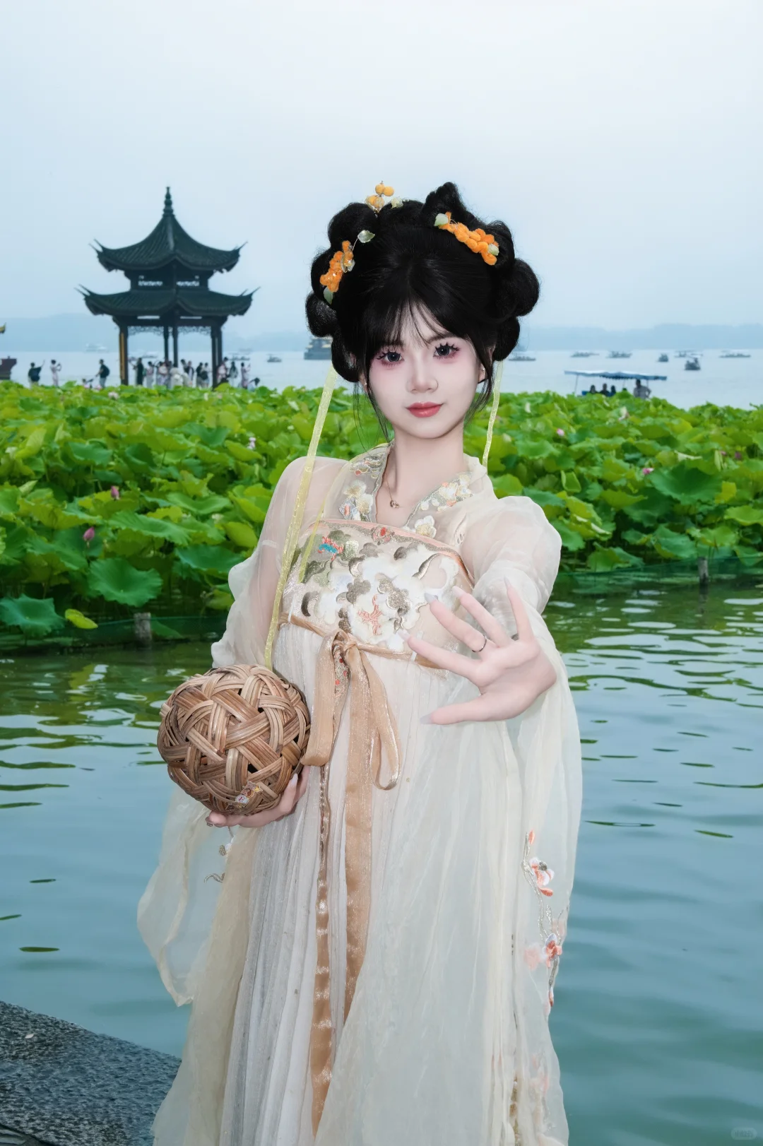 来西湖边拍汉服了、188💰西湖汉服写真