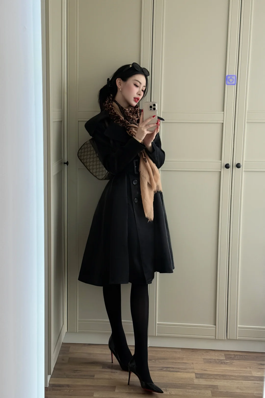 Office lady 📝｜厚黑➕风衣裙的别样优雅