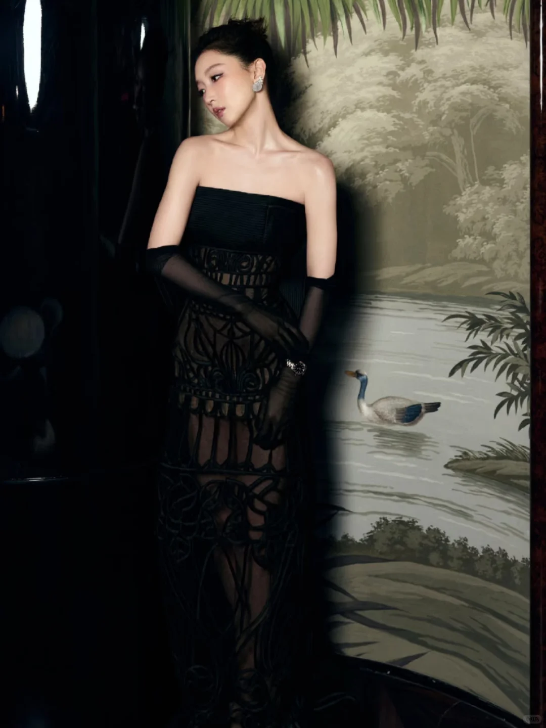 刷到网友说像花园里的铁栏杆，就再也回不去