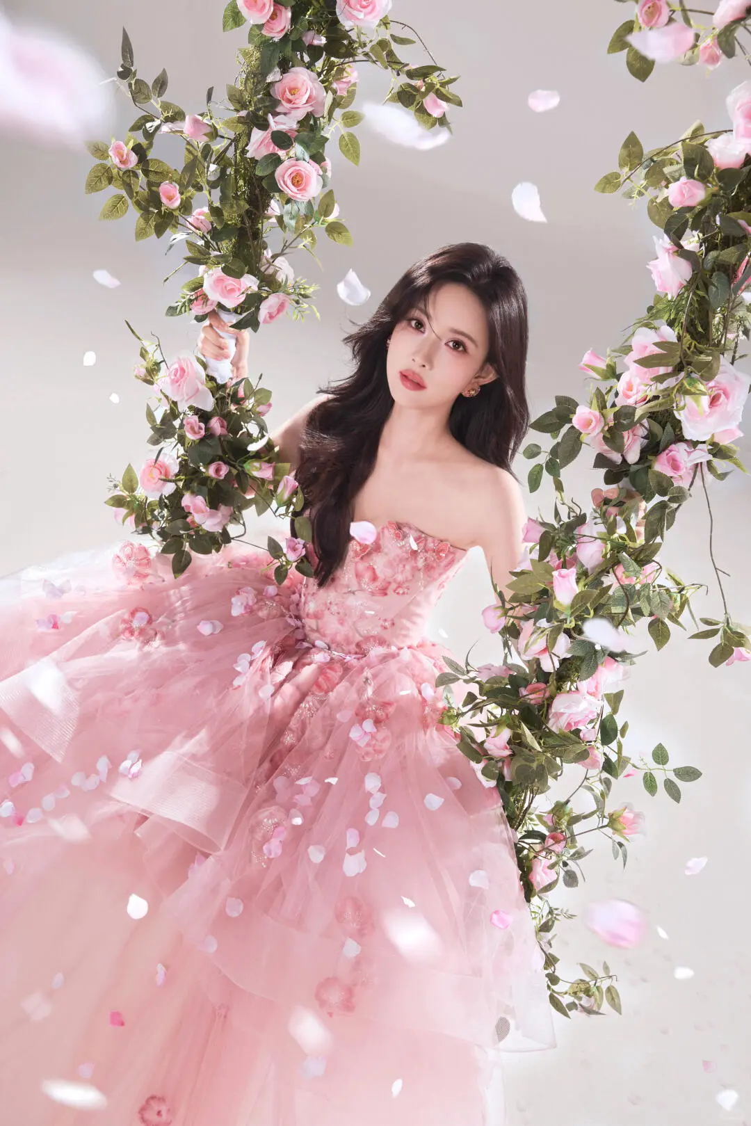 孟子义不愧是内娱认证颜霸！身材曲线太迷人