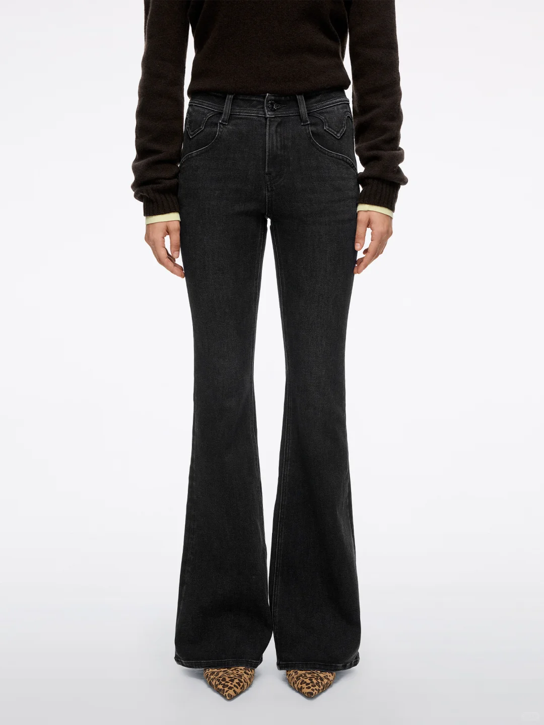 牛仔喇叭裤真的好显身材！👖