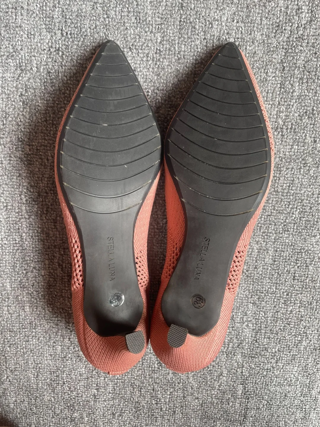 粉色针织镂空羊皮垫女尖头细跟高跟鞋