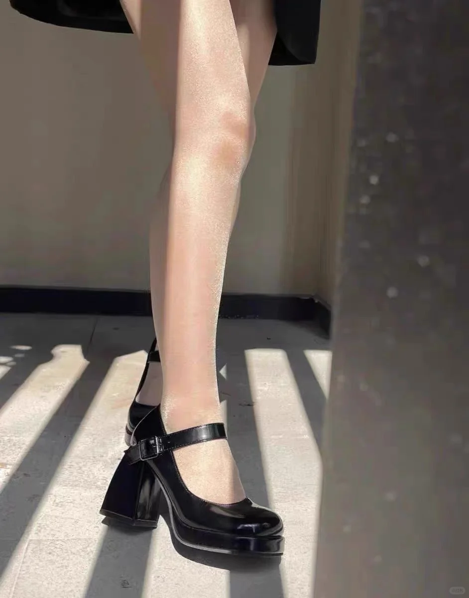 美呆了！谁懂珠光袜这种细闪感的绝！