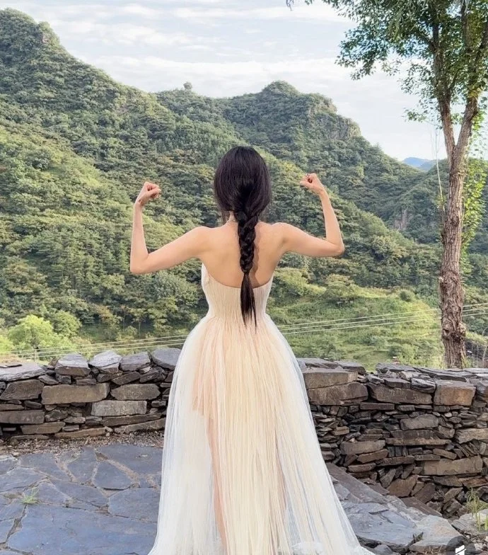 妈呀！39岁杨幂身材也太好了又瘦又有肉