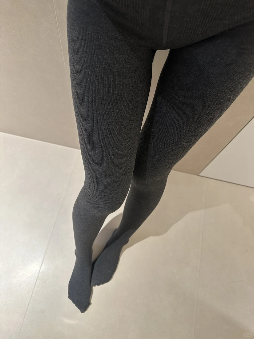 今年最火的深灰打底裤！你拥有了吗？