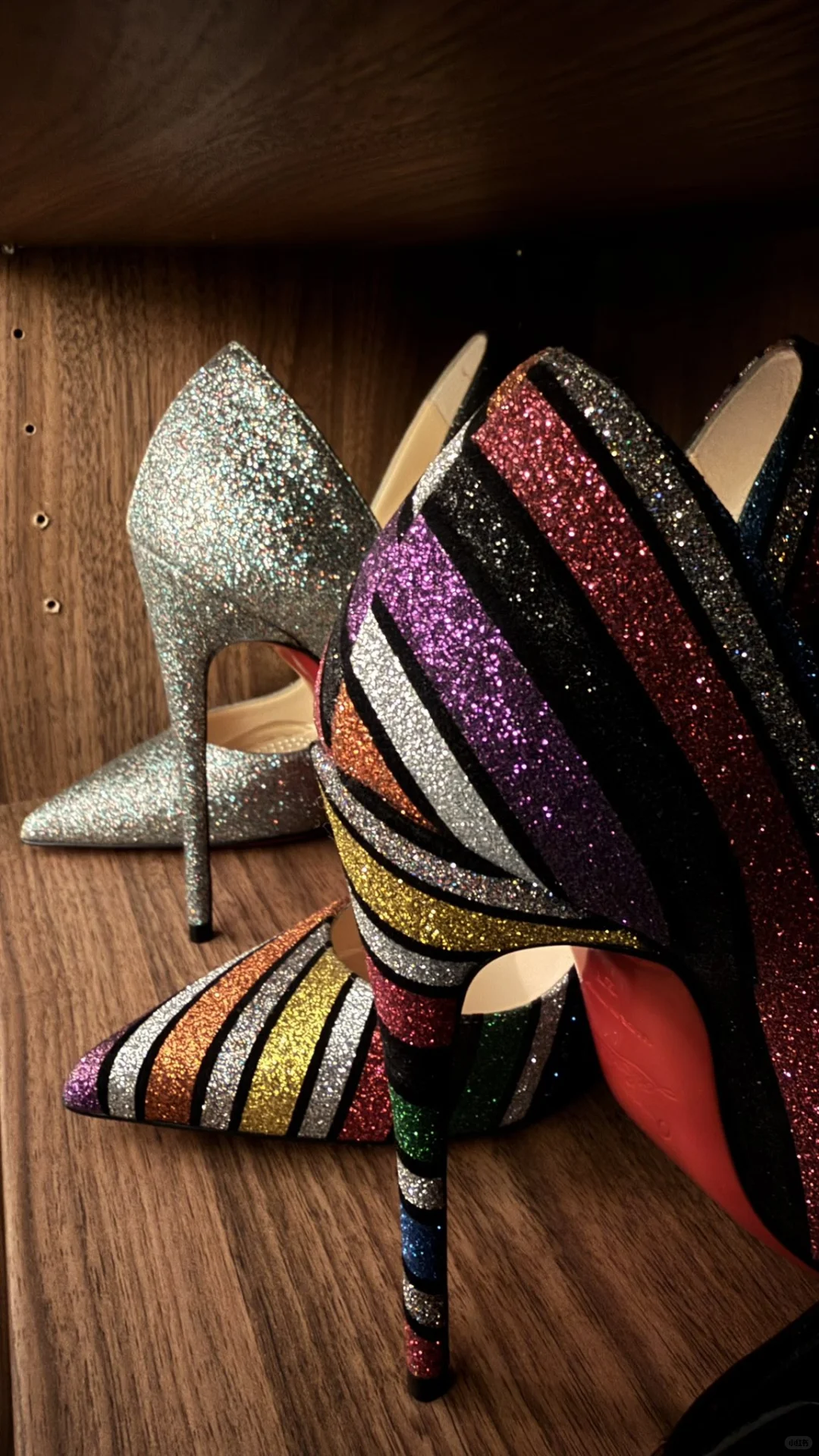 有的人就喜欢这种五颜六色的高跟鞋