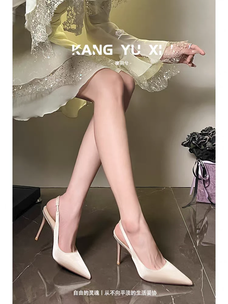 女大的第一双高跟鞋，救命谁来帮我选选🥺