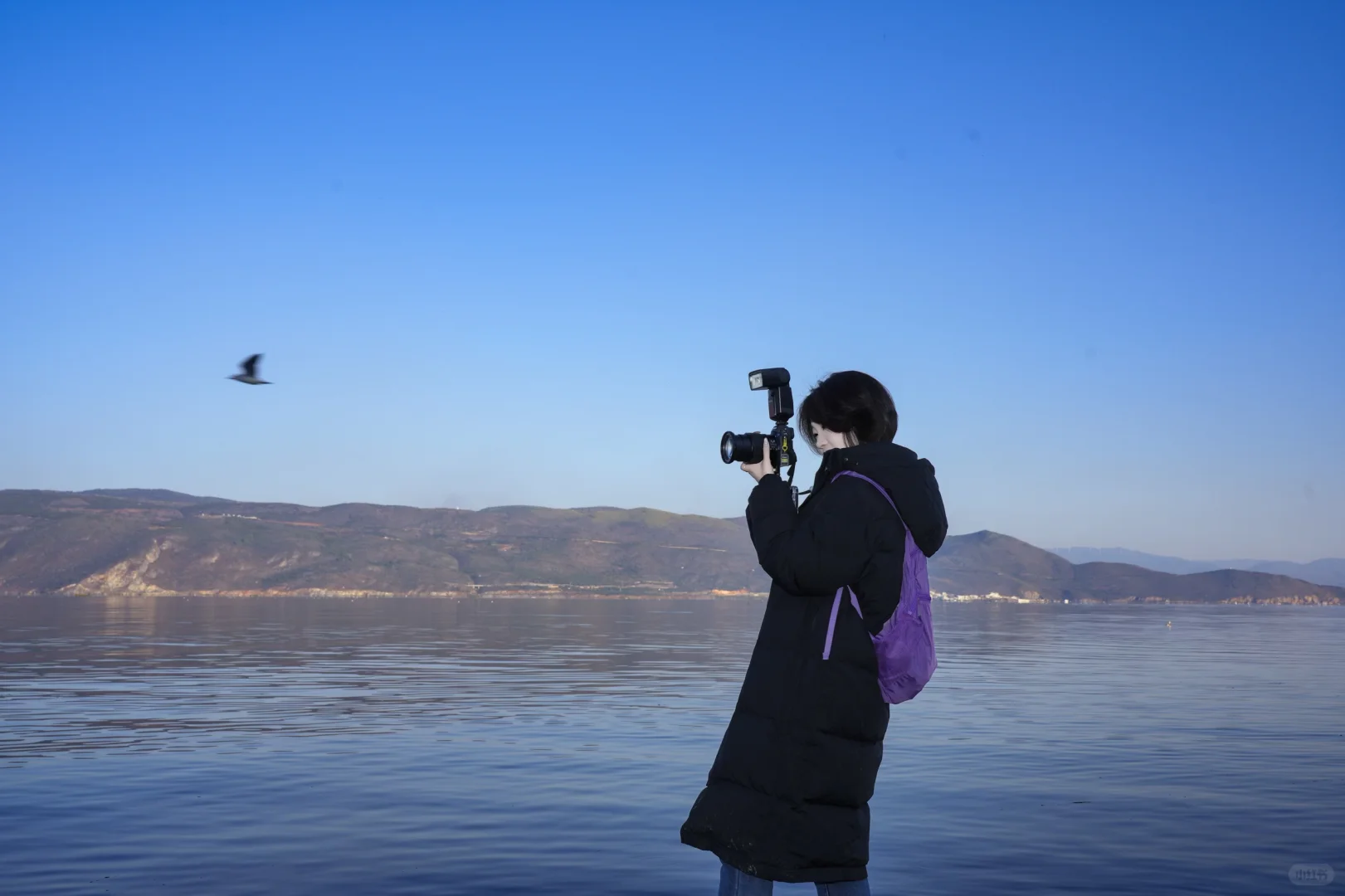 今天大理穿羽绒服那女的