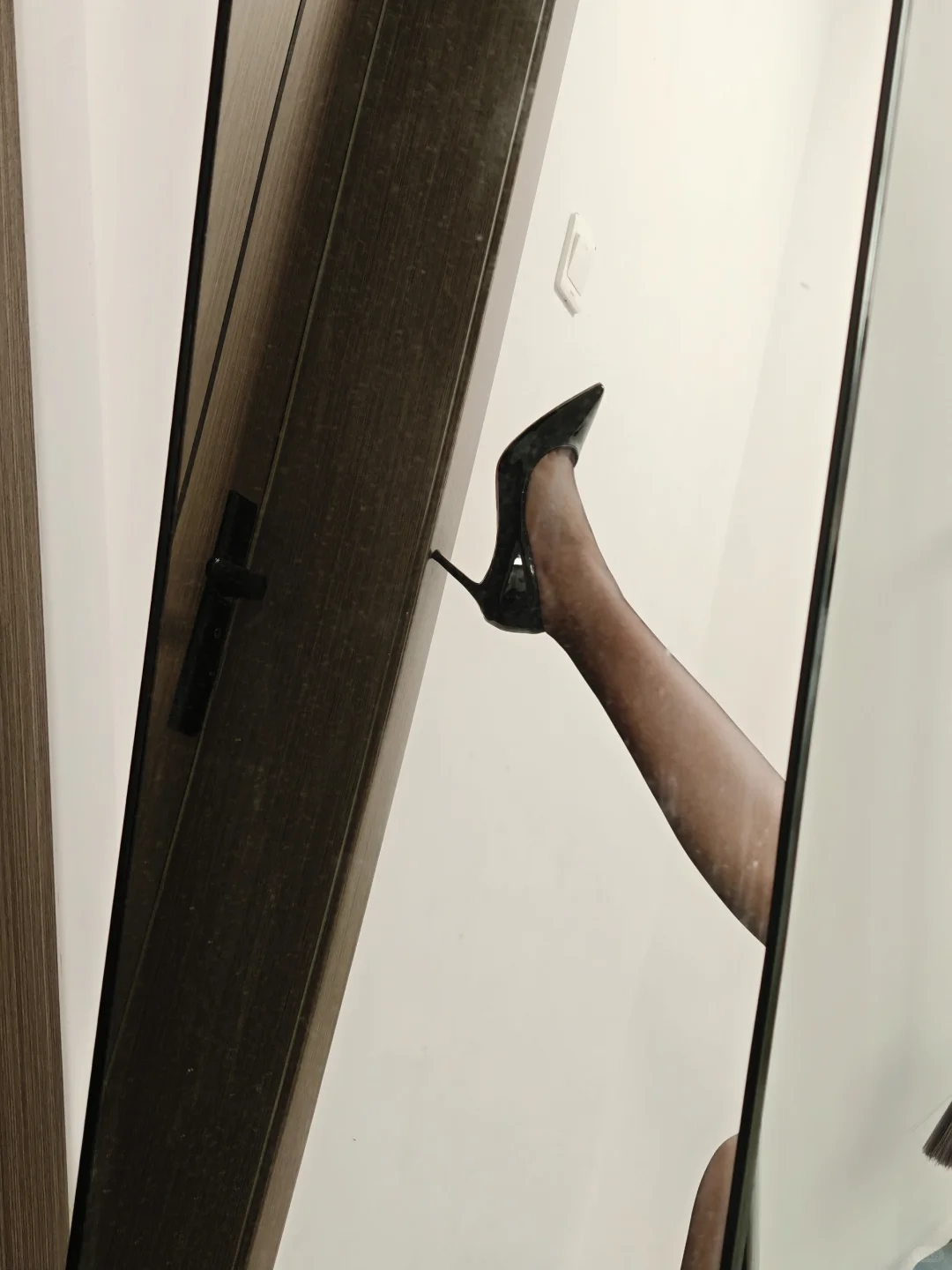 谁能拒绝红底高跟鞋的魅力✨