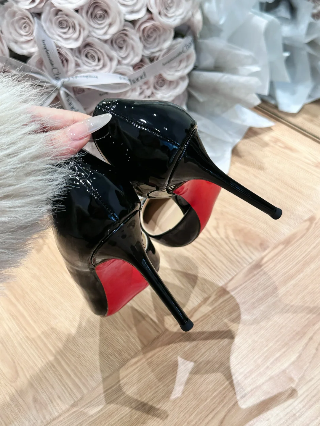 41码大码女鞋推荐之黑色侧空红底高跟鞋！！