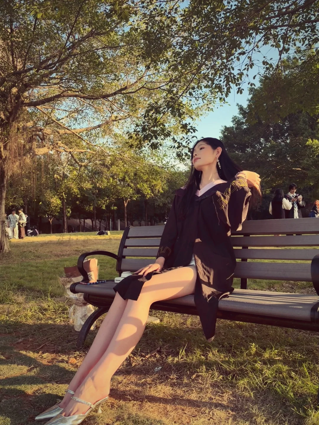 论高跟鞋与学士服的适配度