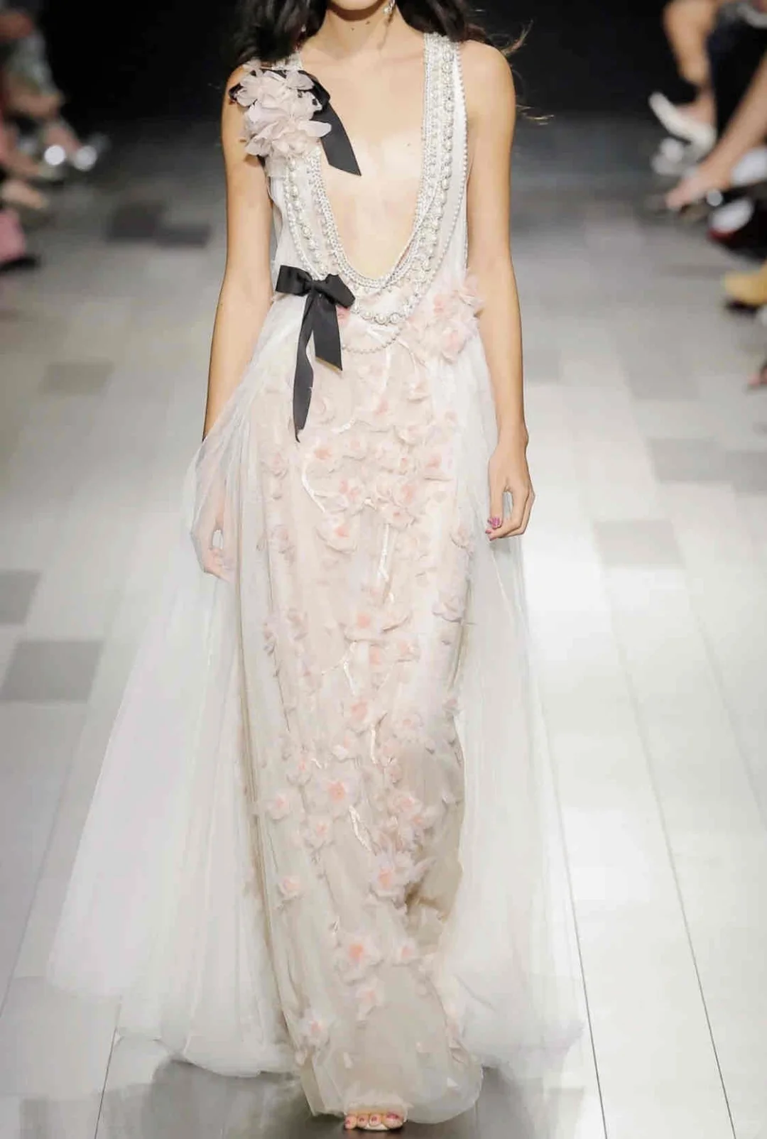 审美提升| Marchesa 2018春夏大秀