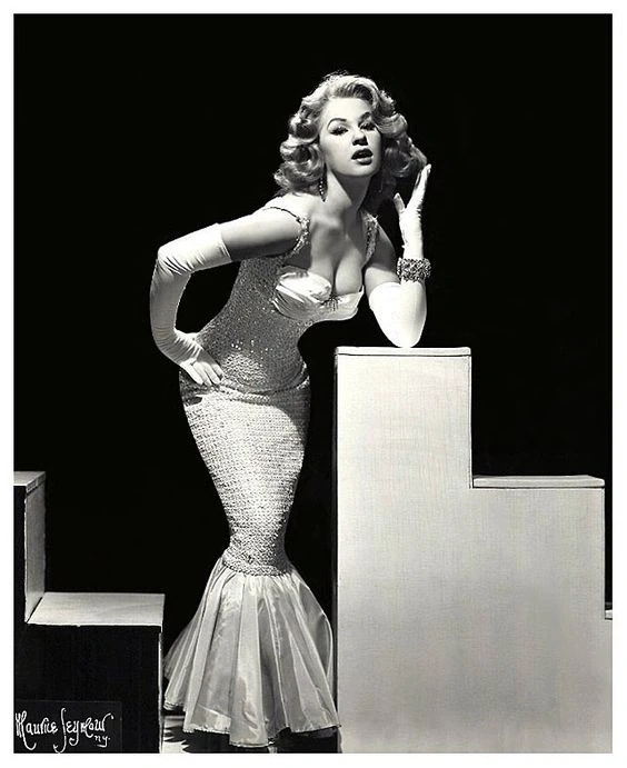 爱德华时代的女性服饰