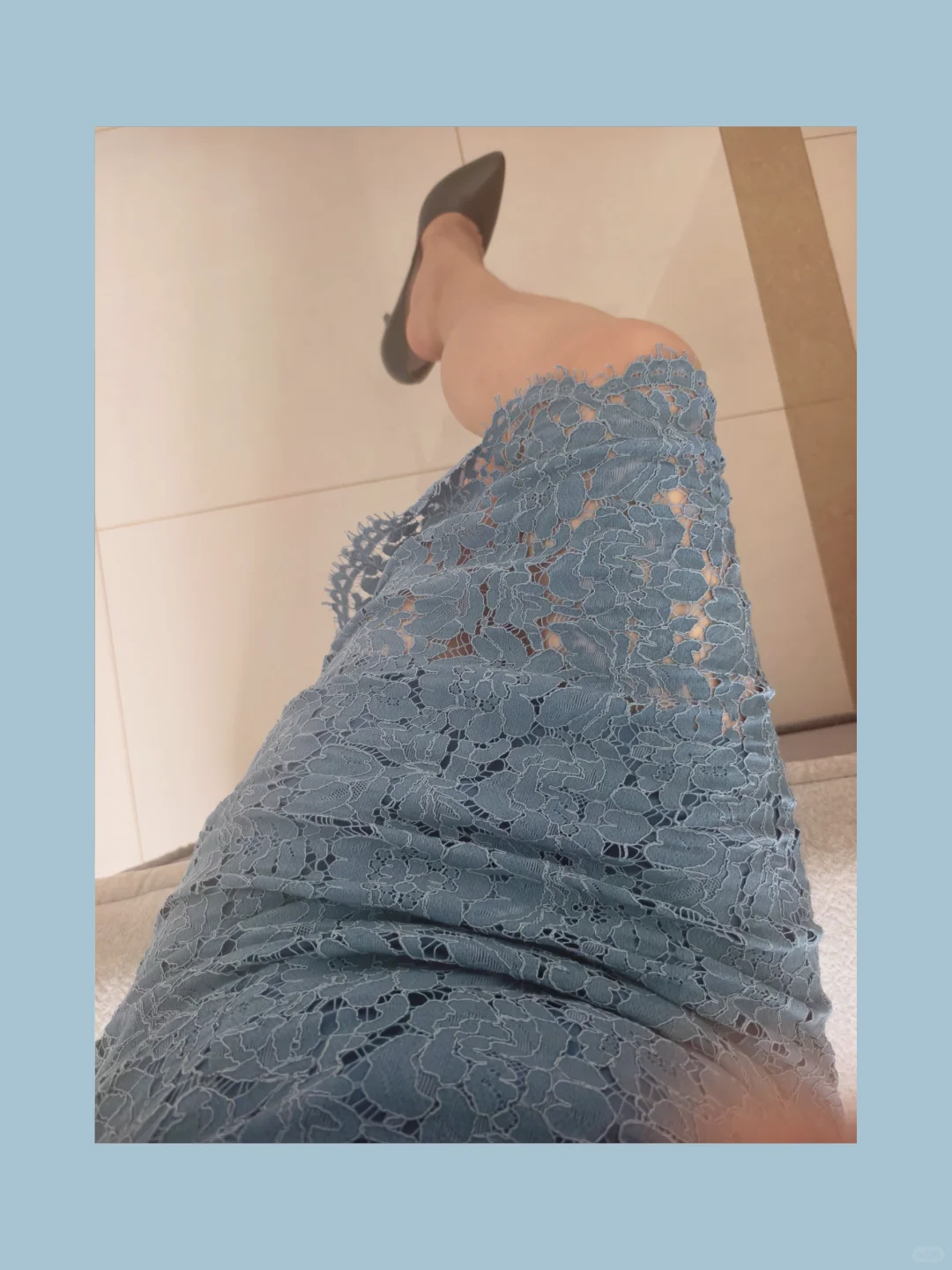 50+老阿姨孔雀蓝蕾丝连衣+黑色高跟鞋