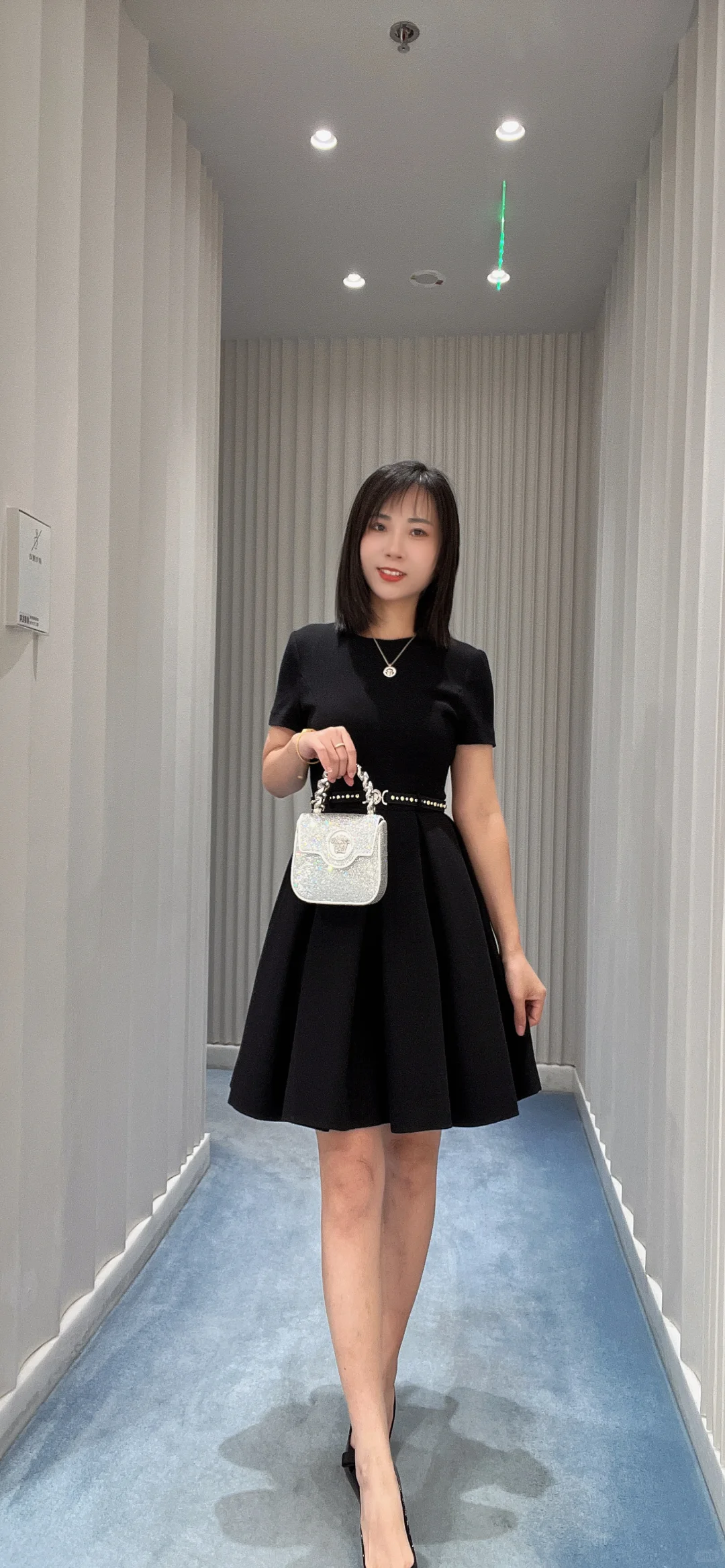 优雅小黑裙深得我心