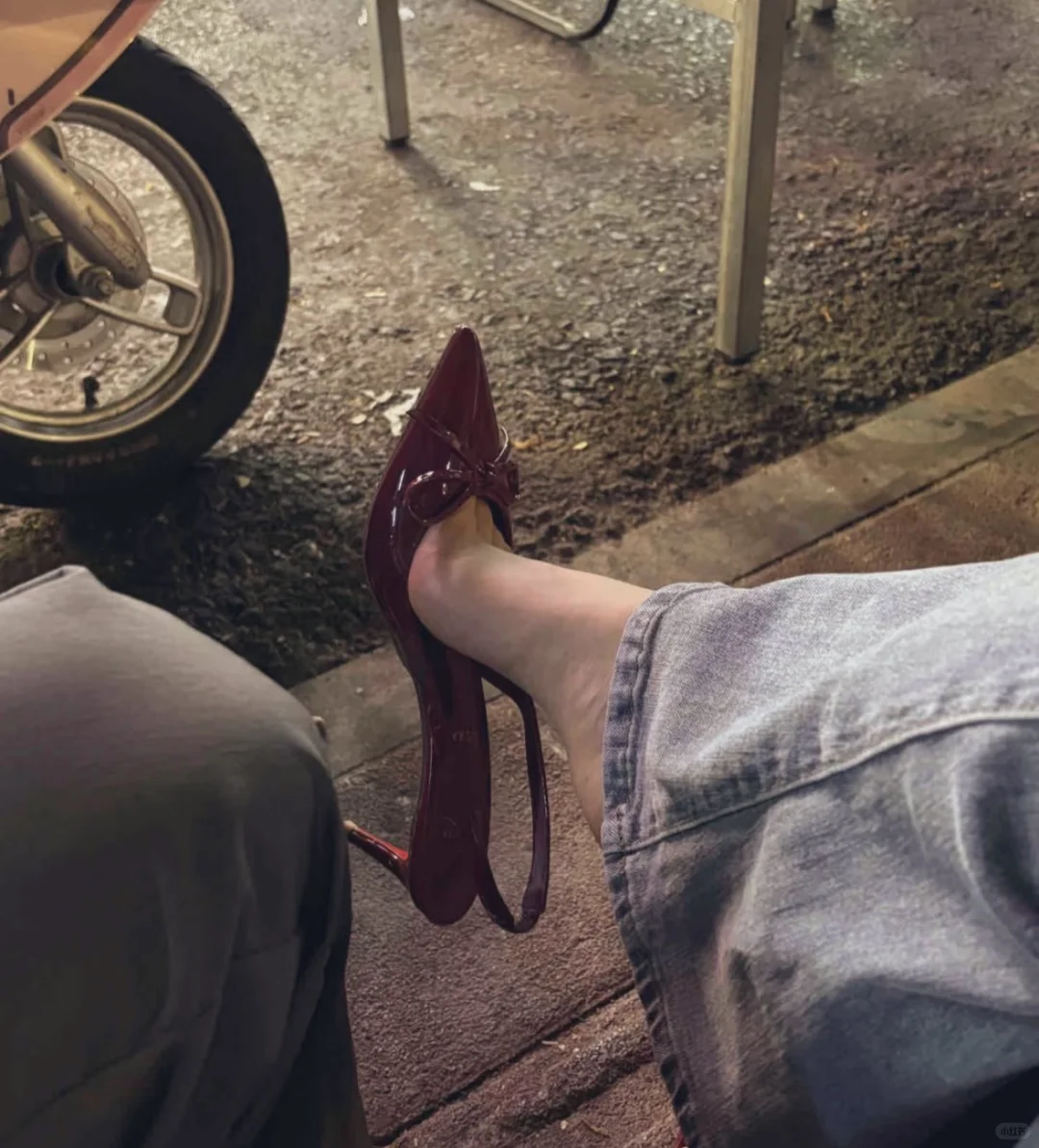 分享一张超御的高跟鞋照片