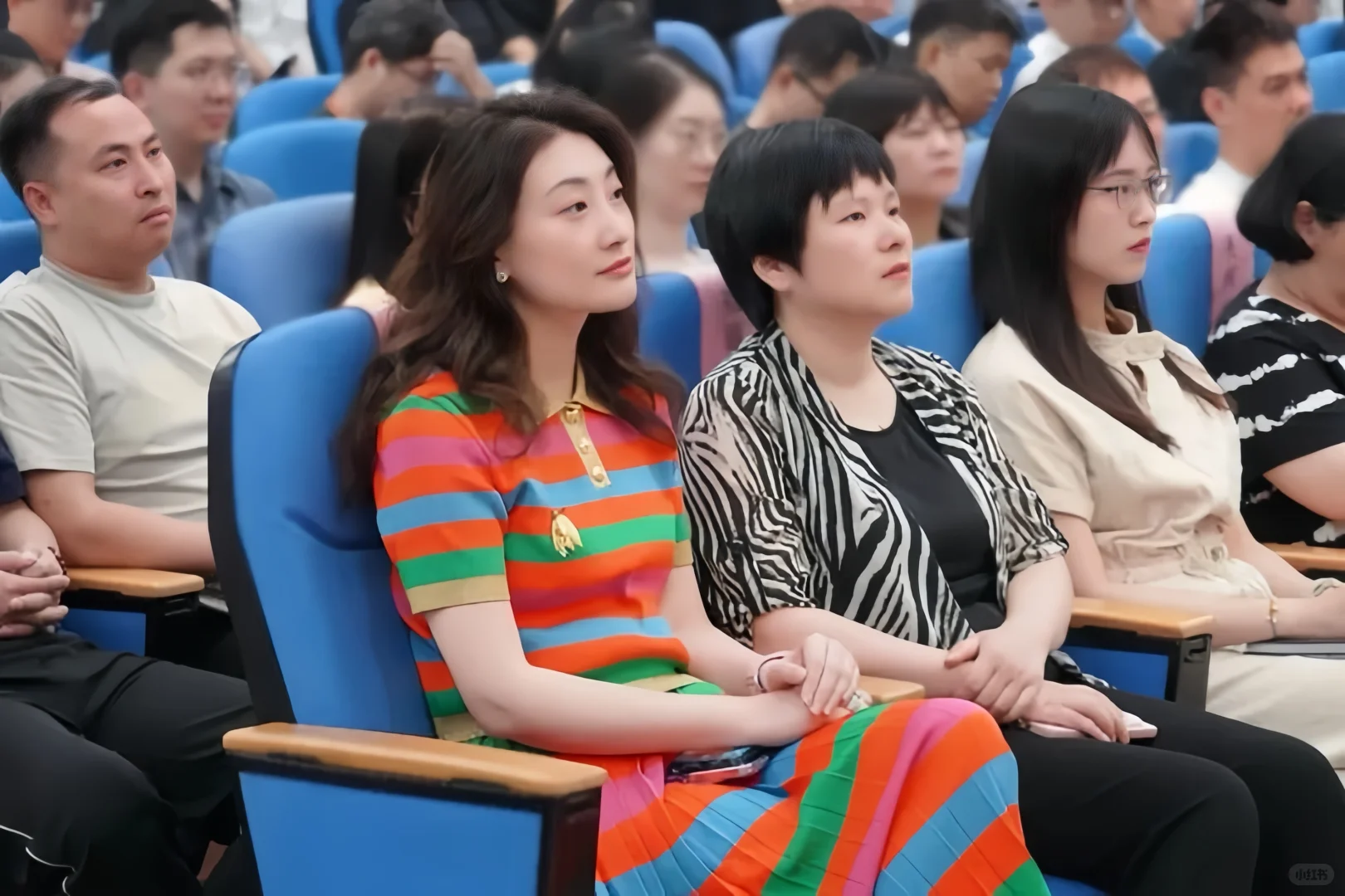 43岁宗馥莉近照，知性优雅自信大方的魅力