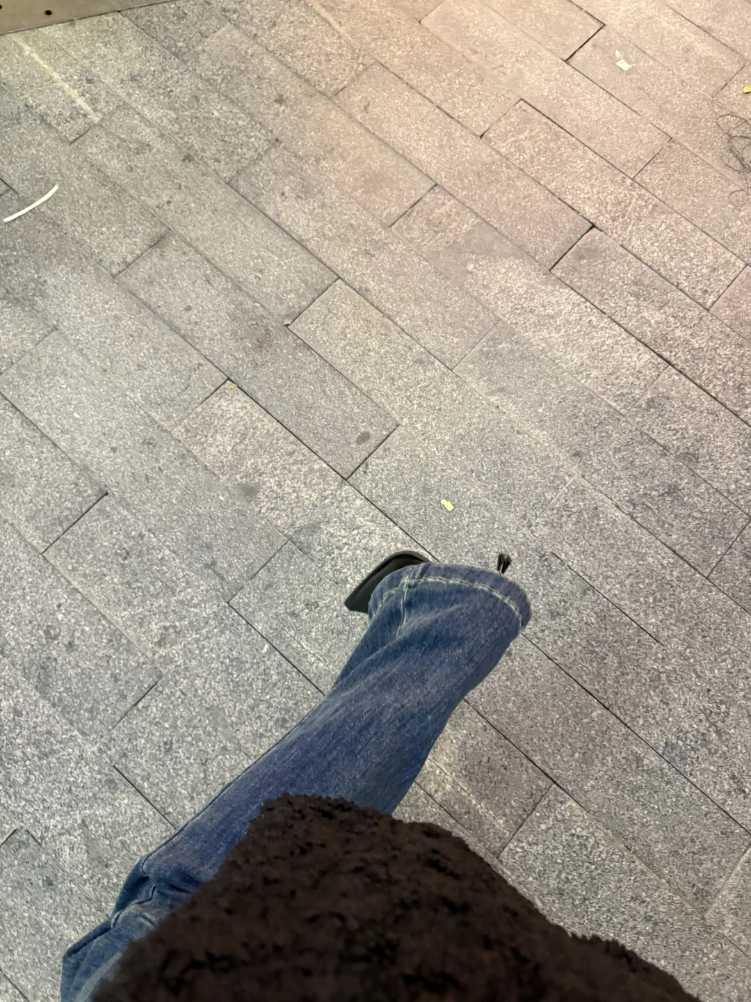 听说现在流行高跟鞋搭配牛仔裤