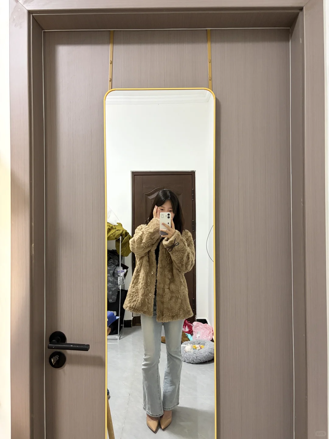 明天上班，那套更有女人味！？（三选一）