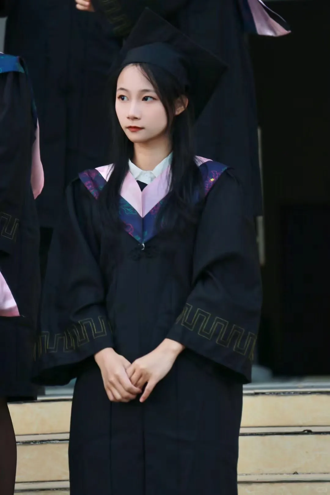 腼腆内向乖乖女毕业照怎么拍