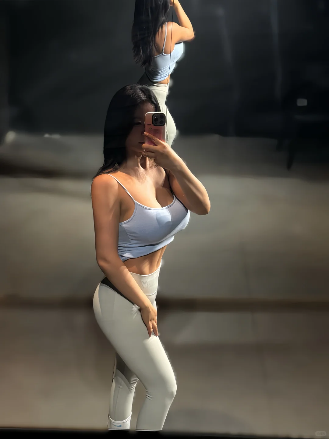 马甲线和🍑臀了呀同事拥有奥！还有大胸肌