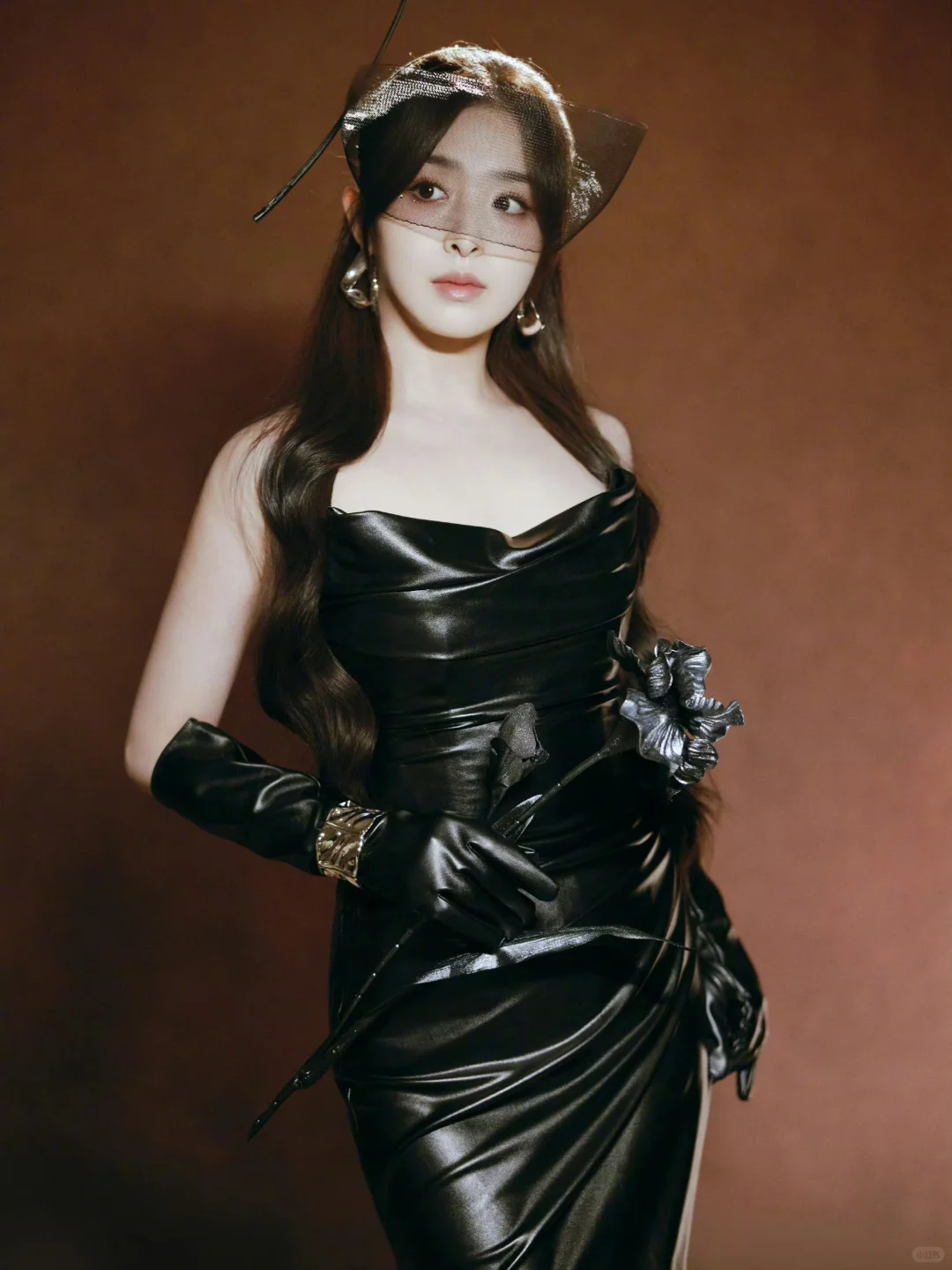 张含韵写真！这个造型真的太有韵味了🖤🖤🖤