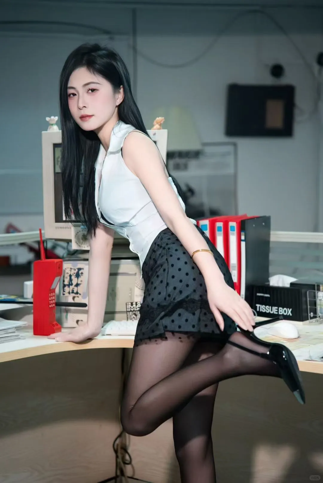 拜托秘书装拍照也很好看的