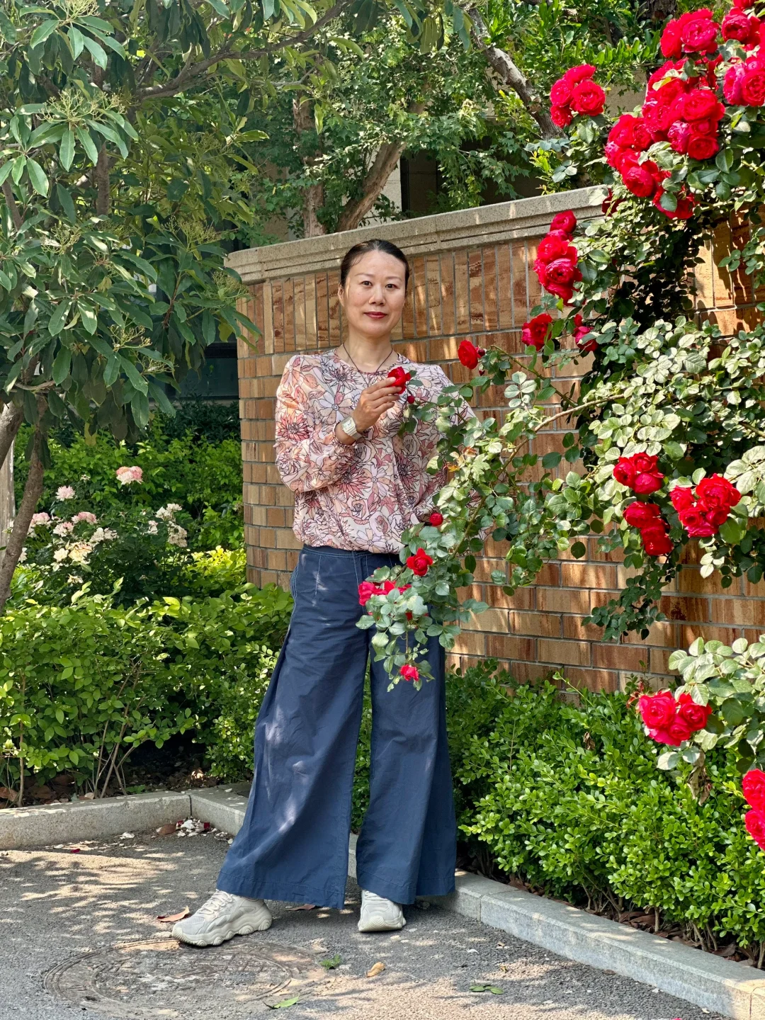 54岁退休老阿姨大大方方做自己