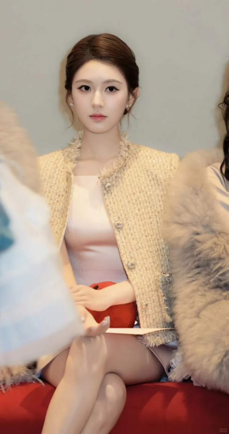 赵露思卓雅活动造型