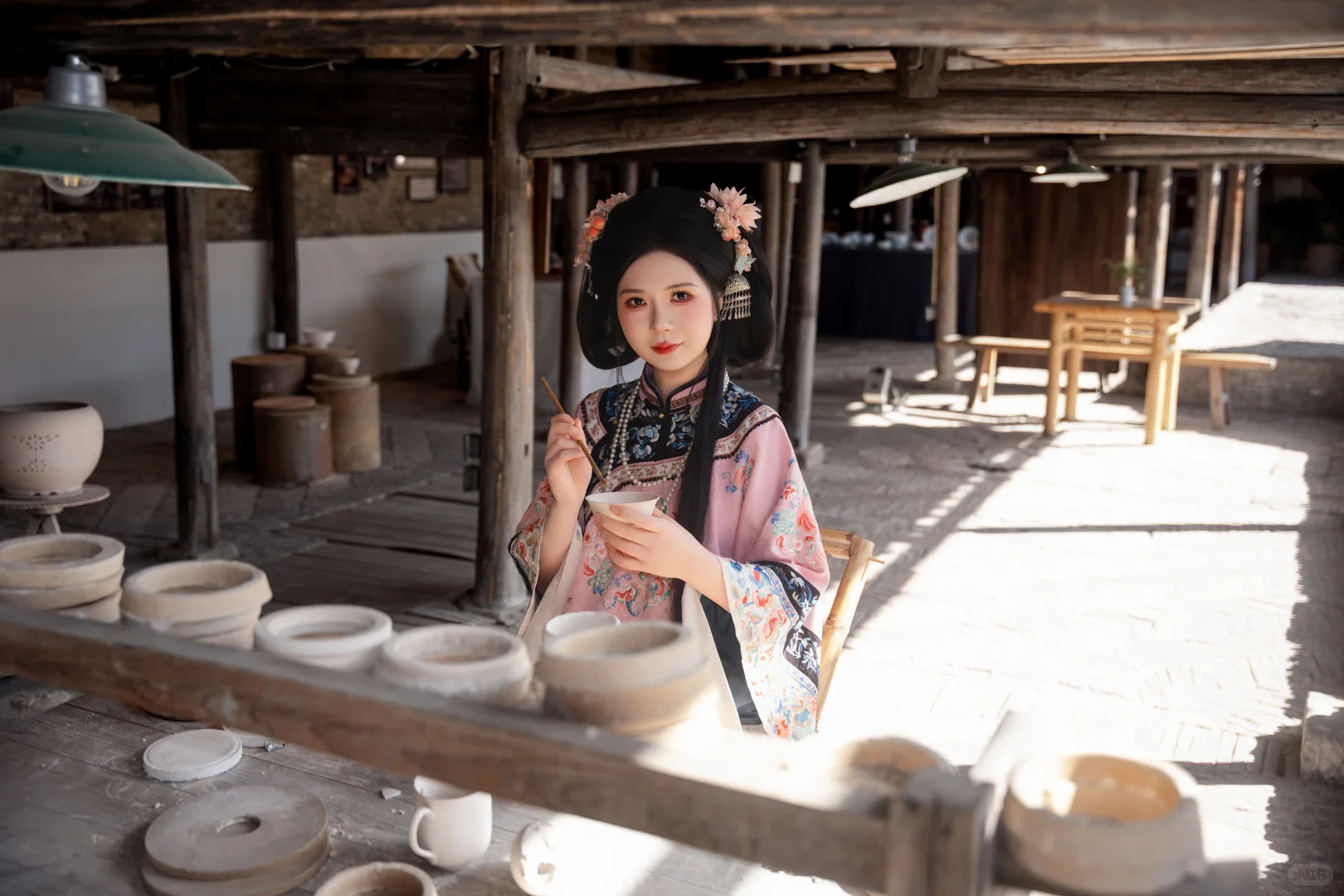 你眼里有春与秋/景德镇粉色清汉女