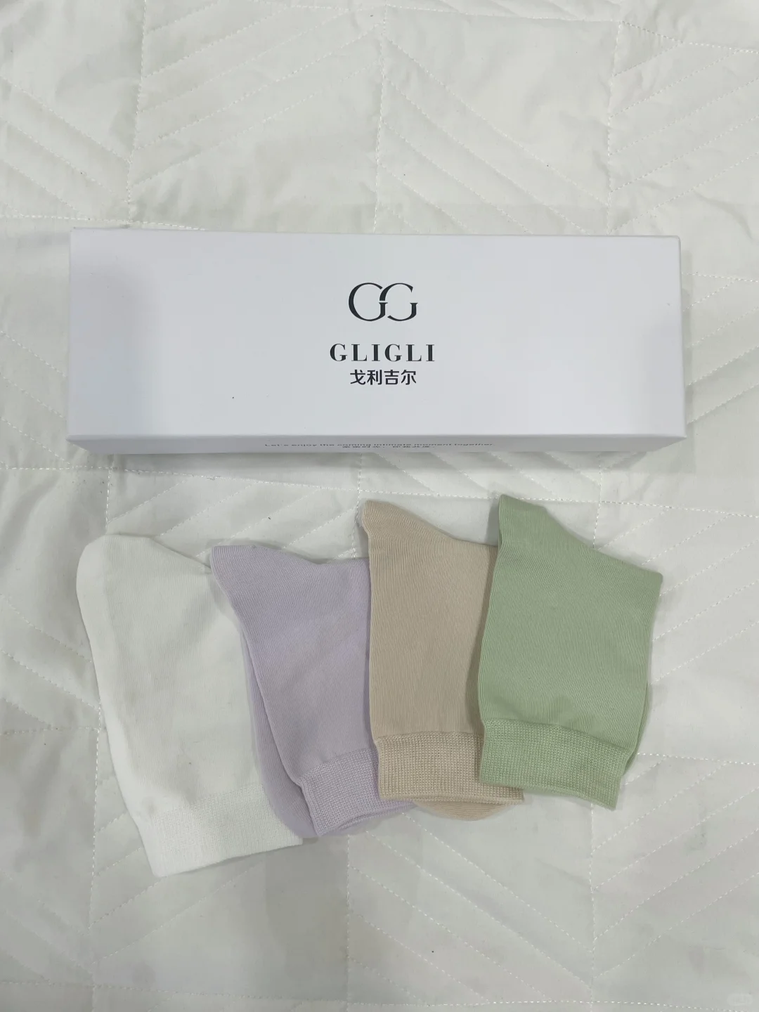 谁懂啊！这个小白袜也太好穿了。