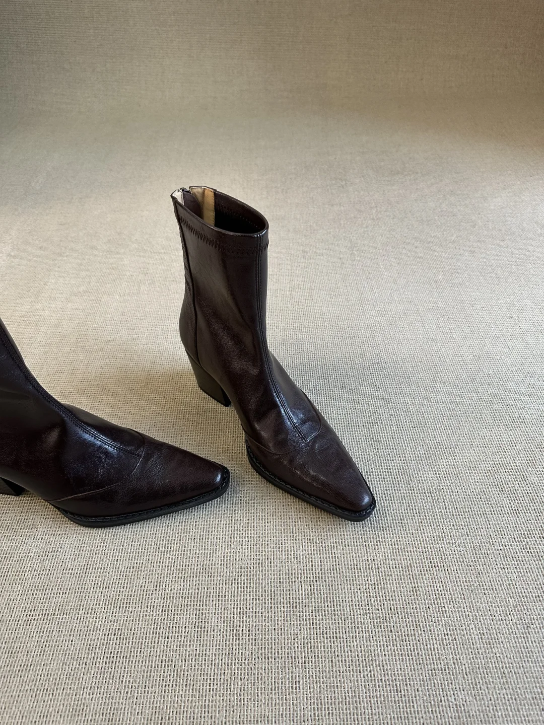 &ldquo;律政风增高6cm显腿长能暴走高跟短靴&rdquo;