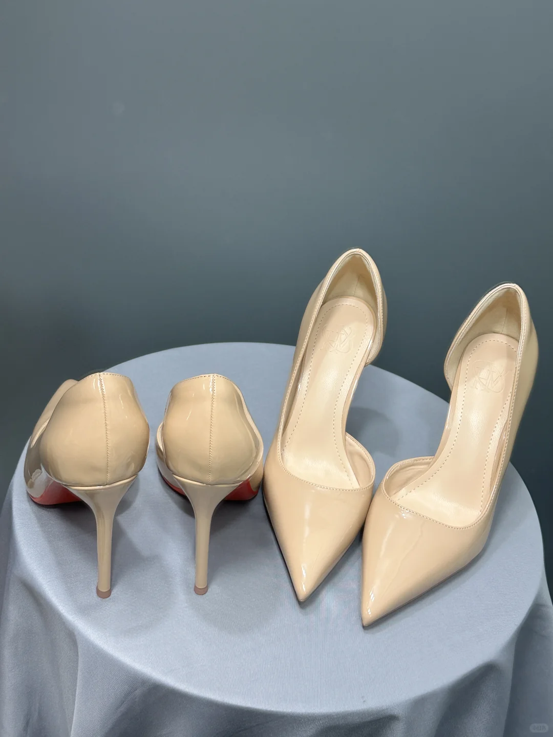 这双裸色高跟鞋真的太温柔了！