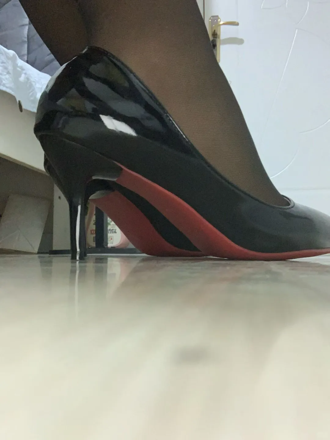 高跟鞋和黑丝太搭配了