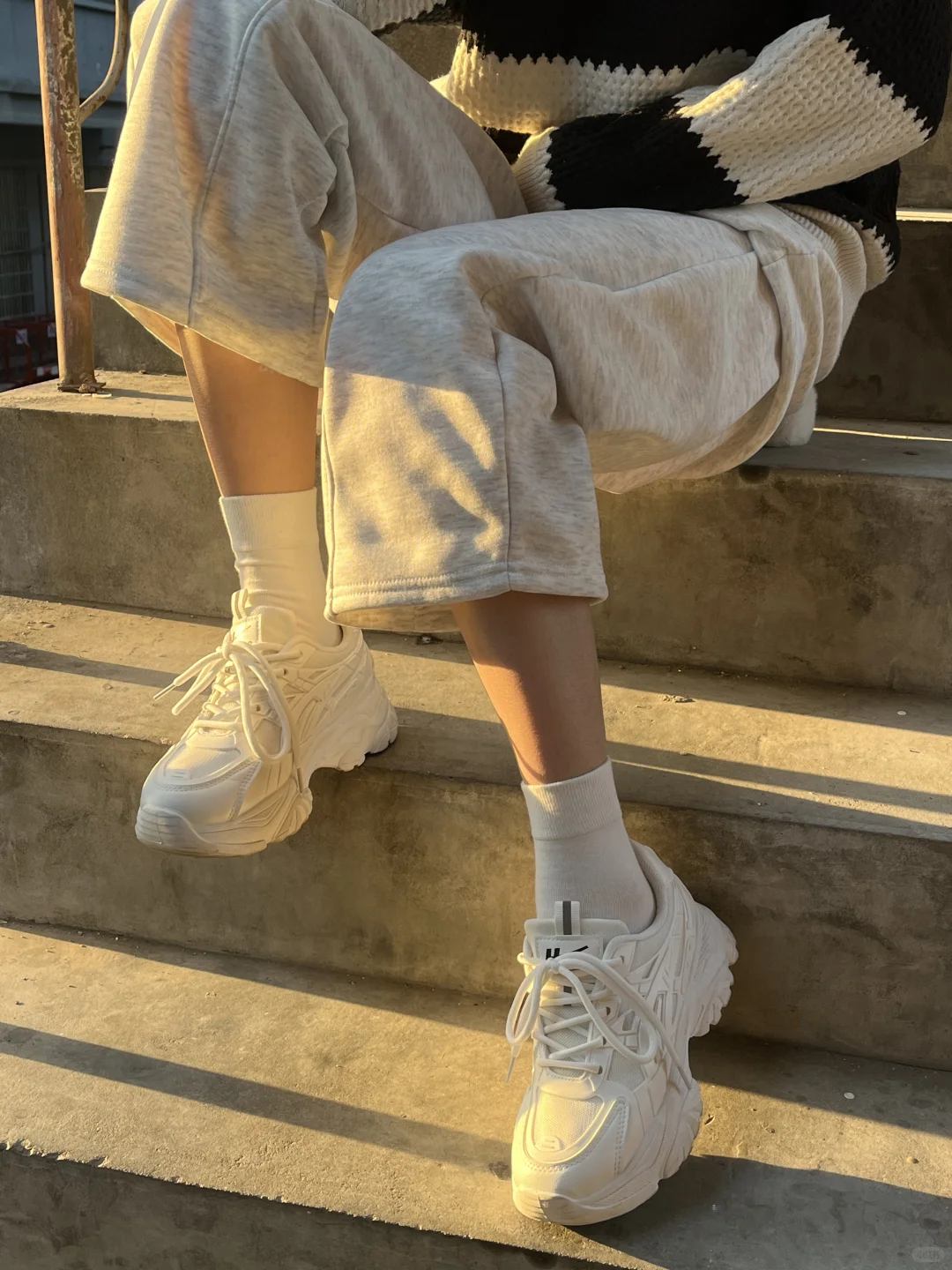 好喜欢～奶呼呼的白袜太美啦！！