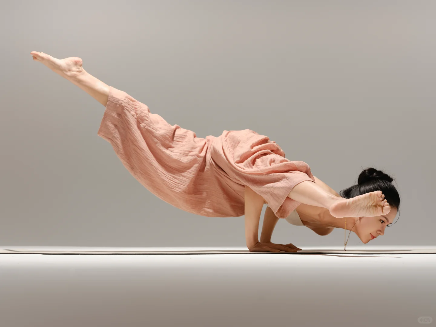 拍摄这组瑜伽照，我看到了她内心的光