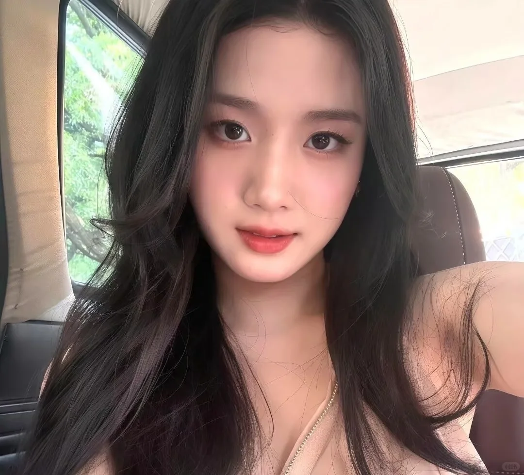 卢昱晓绝美头像