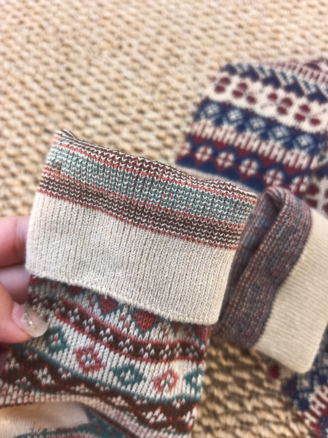 被同事问爆的复古袜，也太美了吧