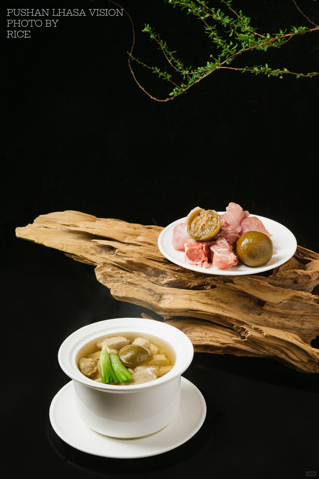 朴山摄影｜拉萨zui认真拍菜品的女人👁️